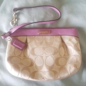 Coach wristlet excellent condition